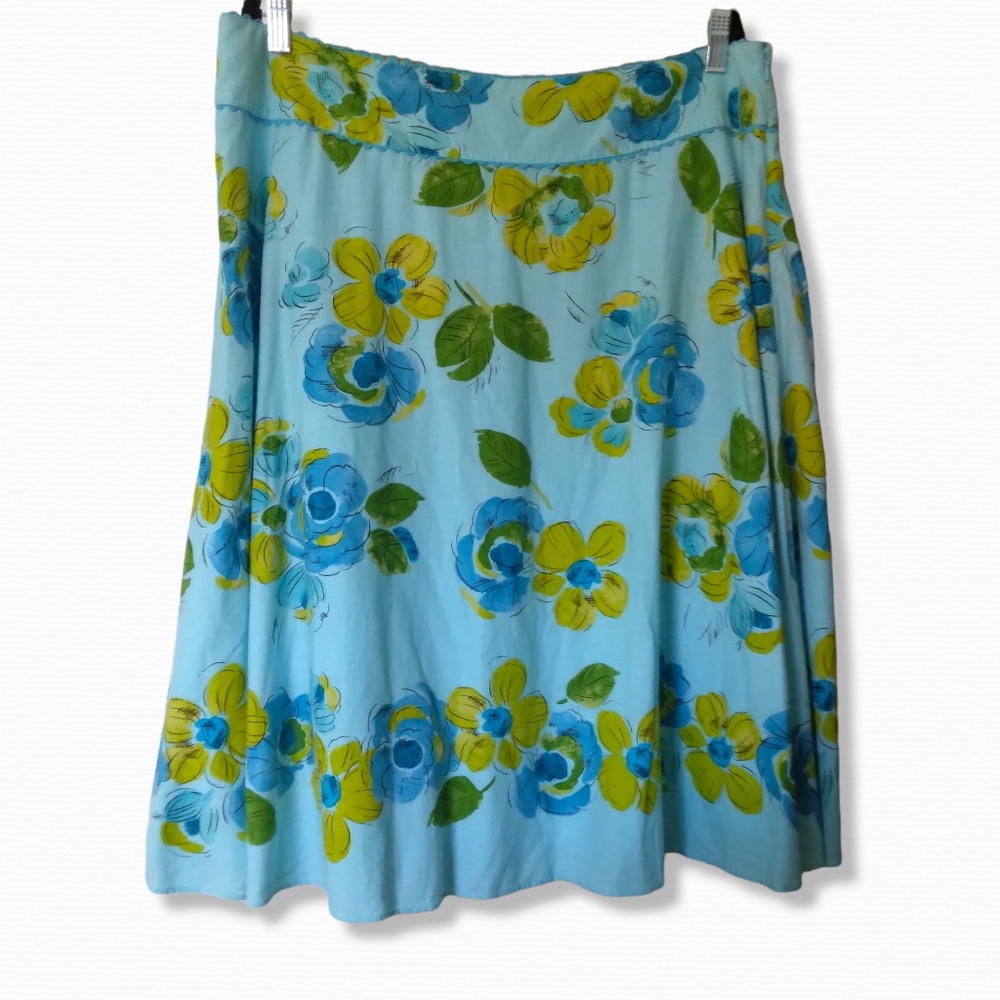 Liz Claiborne blue and floral lined skirt. Zipper close size 16